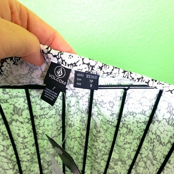 Volcom Skater Women's White Daisy Tube Crop Top Size XS - Picture 10 of 11